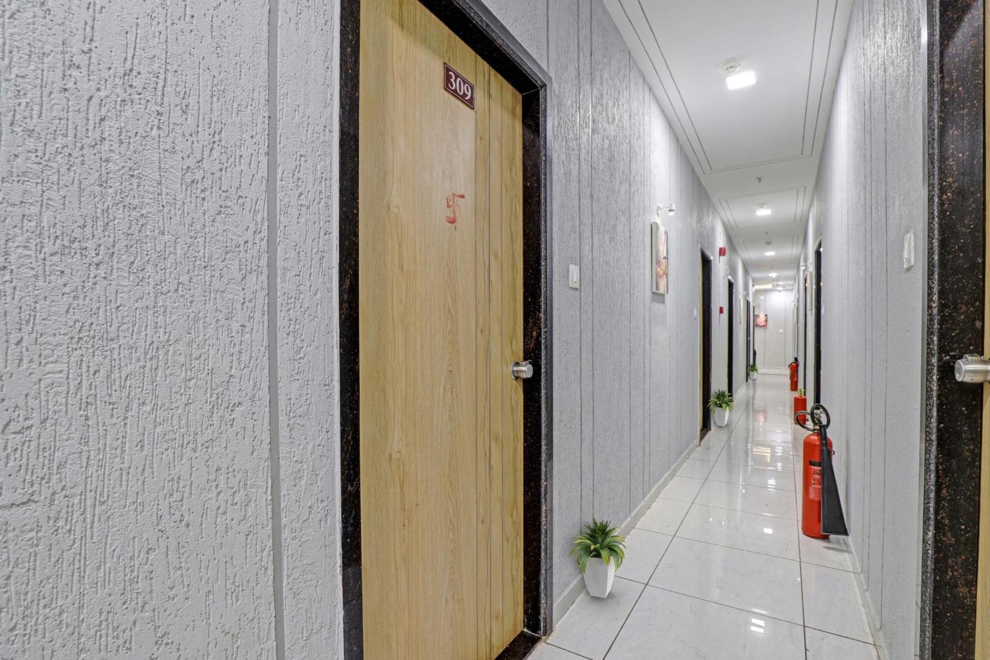 Hotel O Royal Orbit Surate Exterior foto