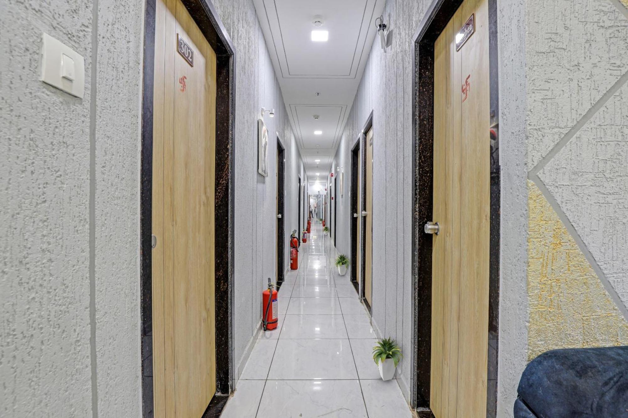 Hotel O Royal Orbit Surate Exterior foto