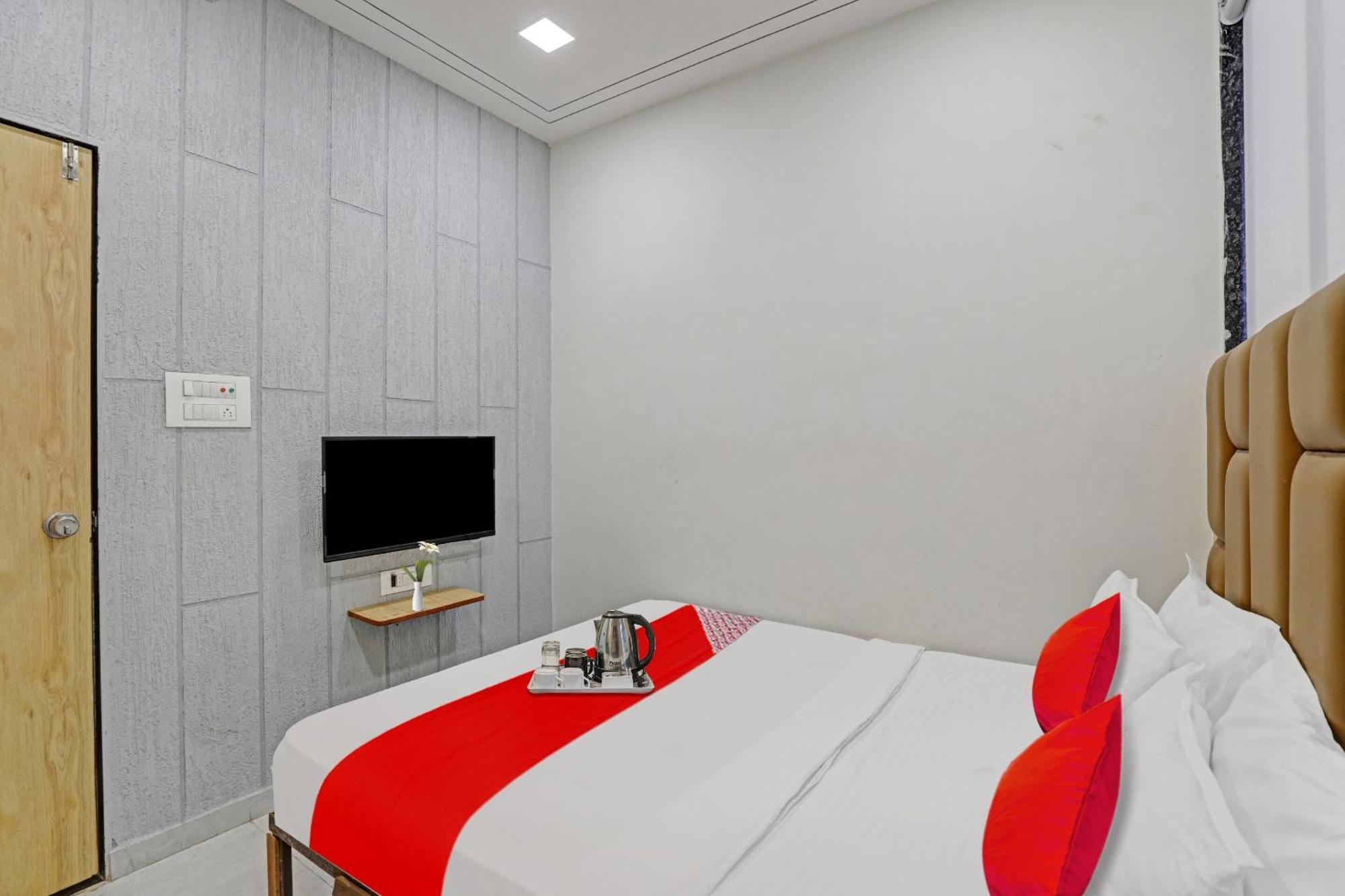Hotel O Royal Orbit Surate Exterior foto